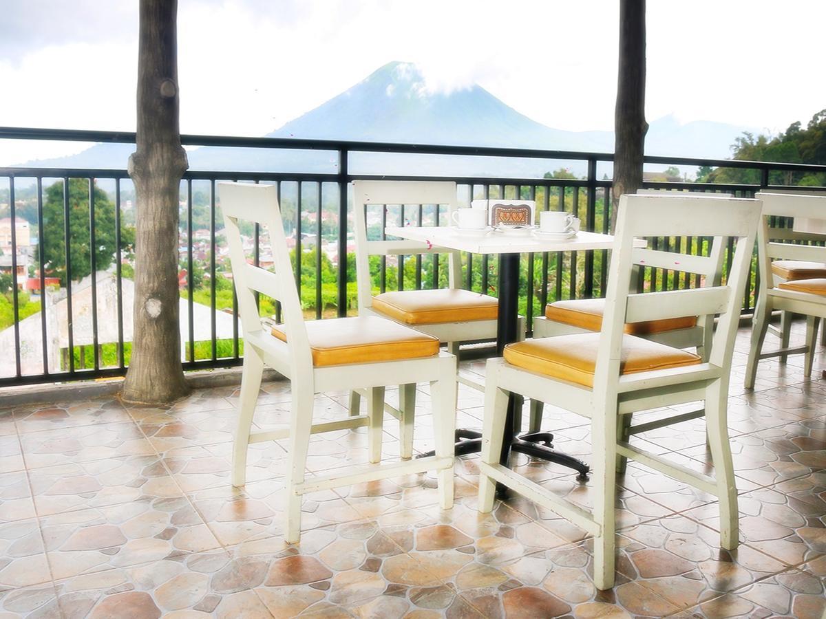 Leos Hotel Tomohon Zewnętrze zdjęcie